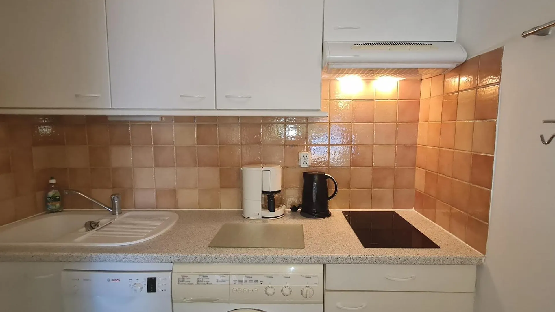 Appartement Avec Mezzanine, Piscine, Parking Et Pres De La Mer A Sainte-Maxime - Fr-1-780-81 0*,
