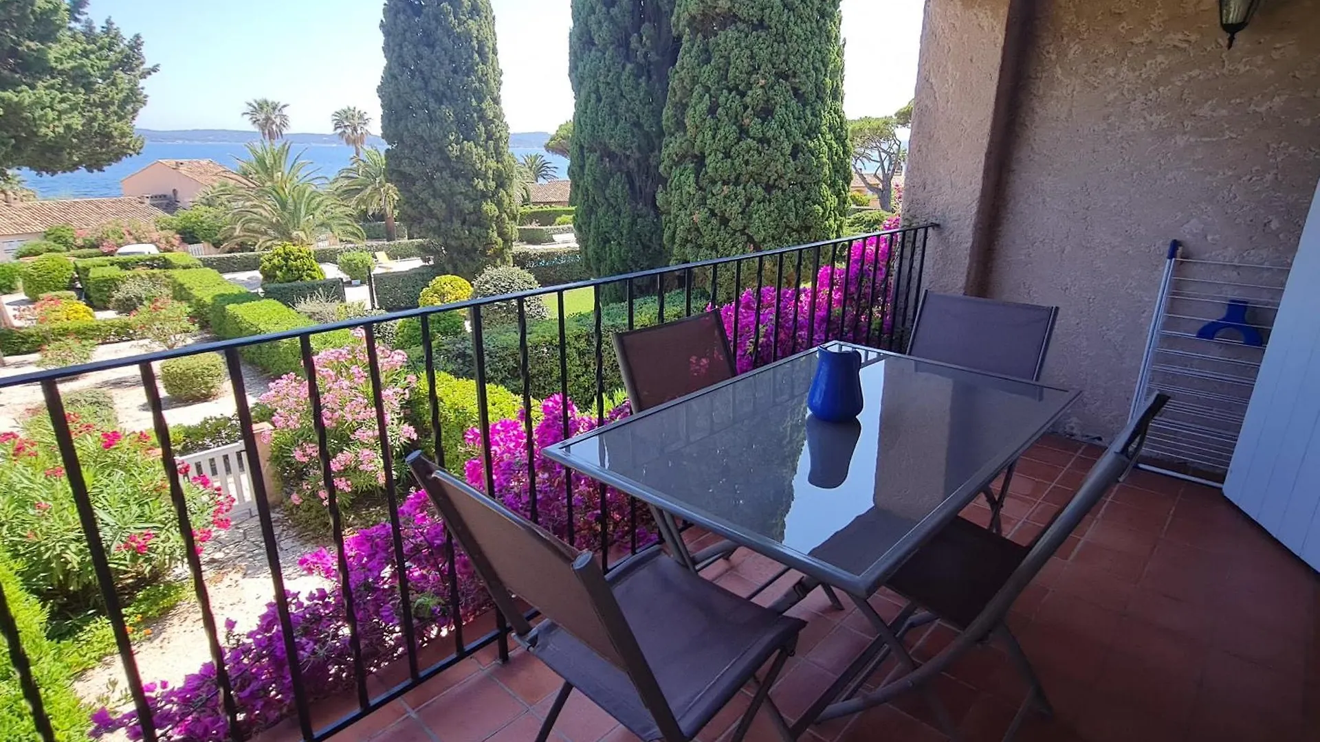 Appartement Avec Mezzanine, Piscine, Parking Et Pres De La Mer A Sainte-Maxime - Fr-1-780-81 0*,