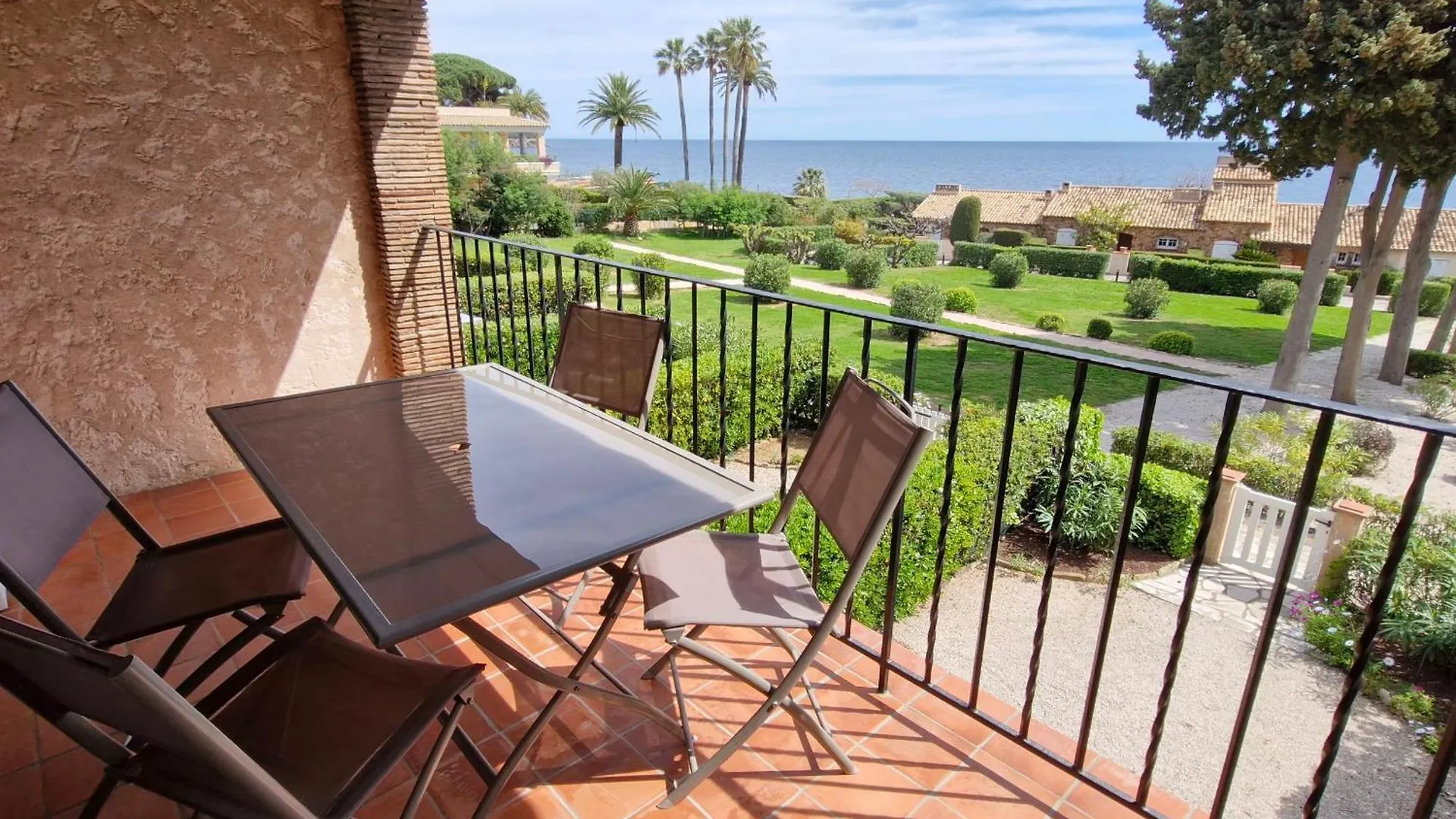 Apartment Appartement Avec Mezzanine, Piscine, Parking Et Pres De La Mer A Sainte-Maxime - Fr-1-780-81