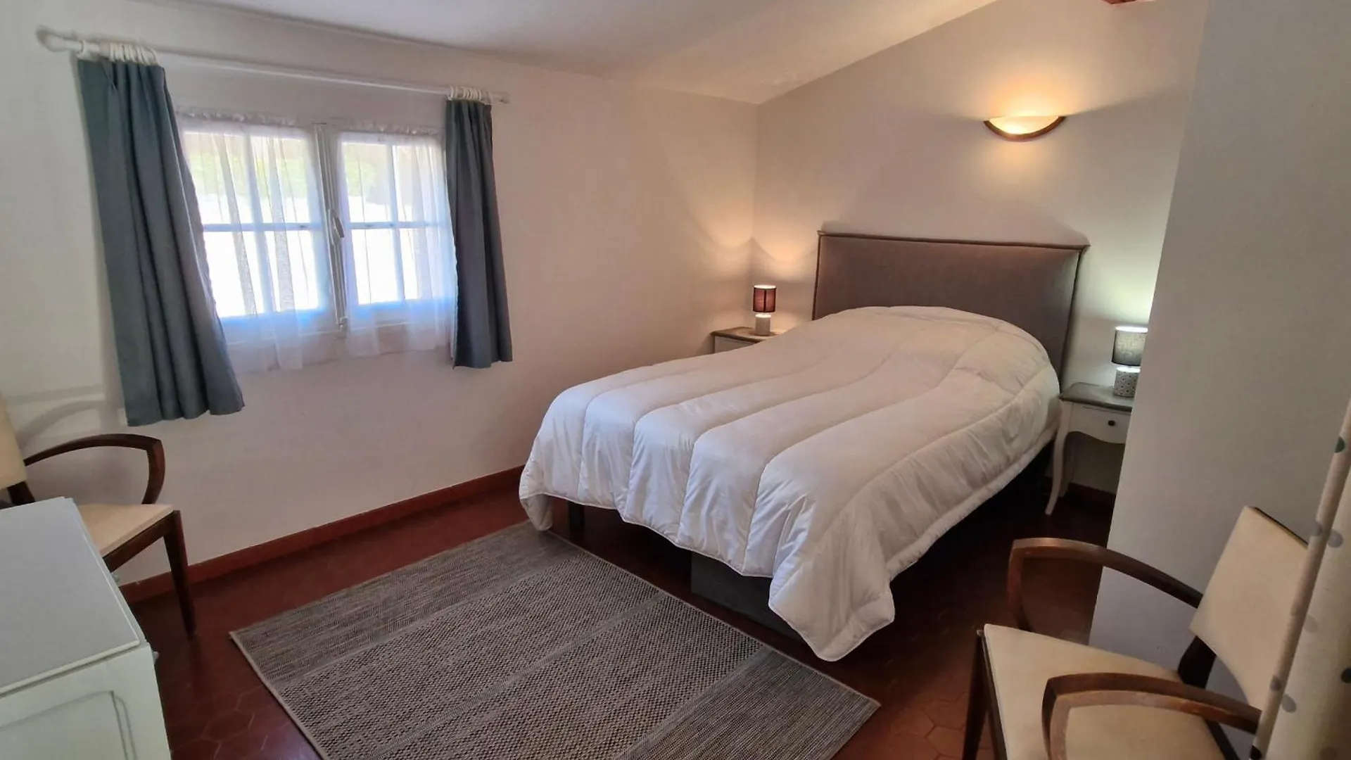 Appartement Avec Mezzanine, Piscine, Parking Et Pres De La Mer A Sainte-Maxime - Fr-1-780-81 0*,  France