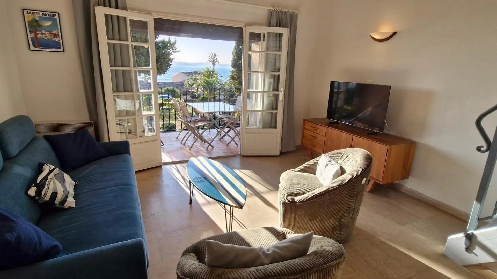 Appartement Avec Mezzanine, Piscine, Parking Et Pres De La Mer A Sainte-Maxime - Fr-1-780-81 Apartment