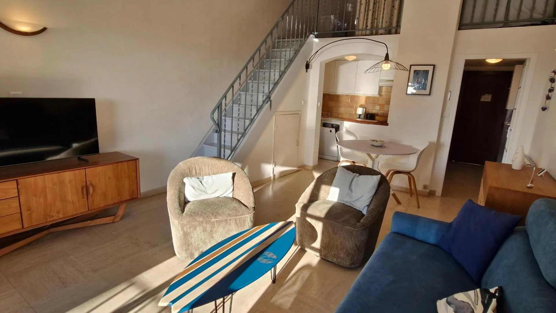 Appartement Avec Mezzanine, Piscine, Parking Et Pres De La Mer A Sainte-Maxime - Fr-1-780-81