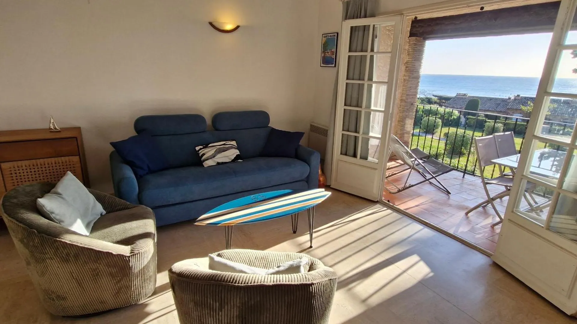 Appartement Avec Mezzanine, Piscine, Parking Et Pres De La Mer A Sainte-Maxime - Fr-1-780-81 France