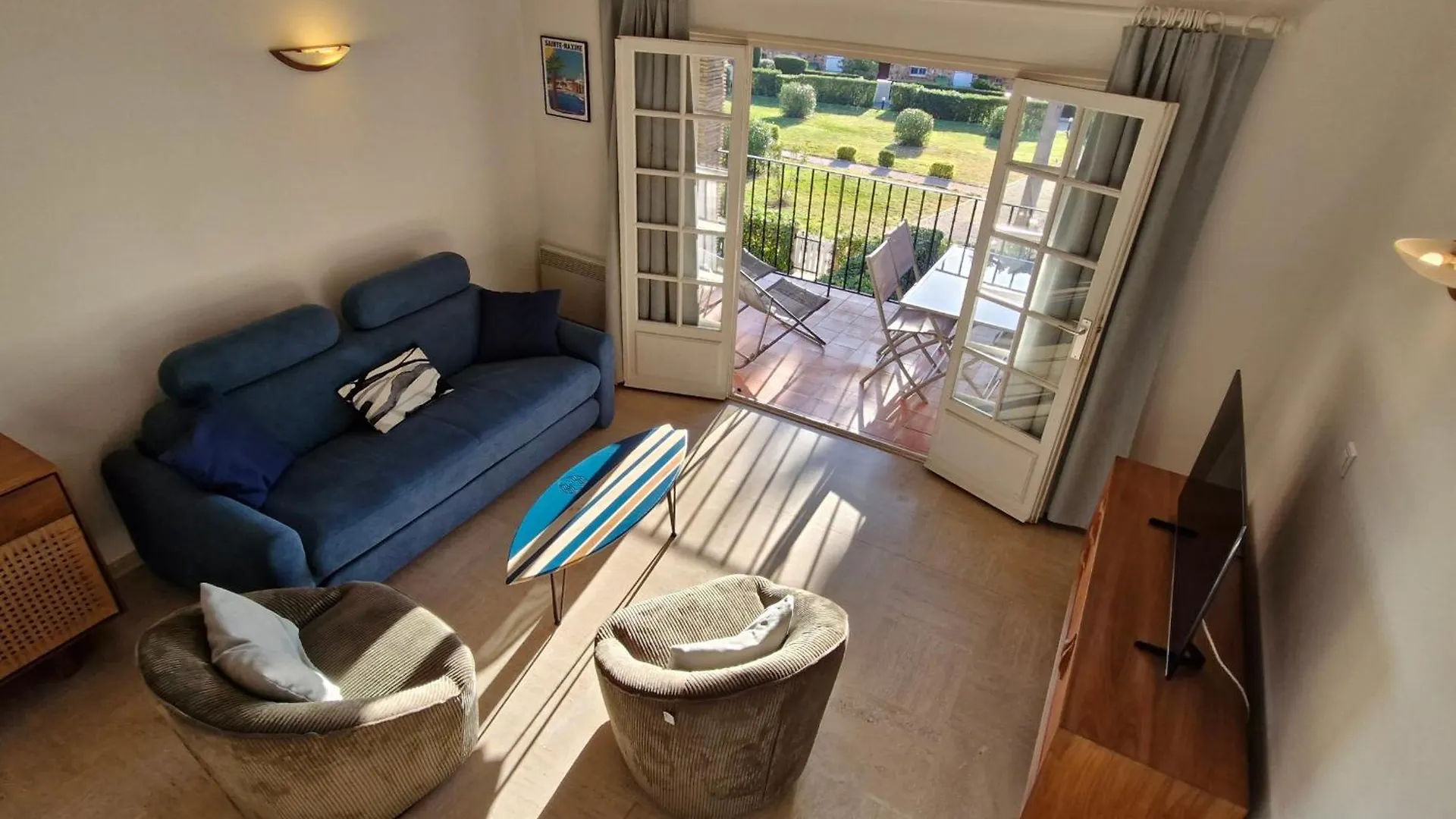 Appartement Avec Mezzanine, Piscine, Parking Et Pres De La Mer A Sainte-Maxime - Fr-1-780-81 France
